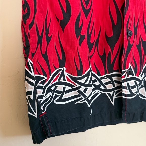 Y2K No Boundaries Flame Barbed Wire Printed Button Down Short Sleeve Shirt Small - Picture 2 of 7